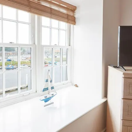 Host & - Seal Watch *