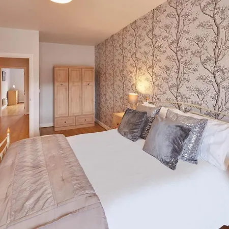 Host & - Seal Watch *